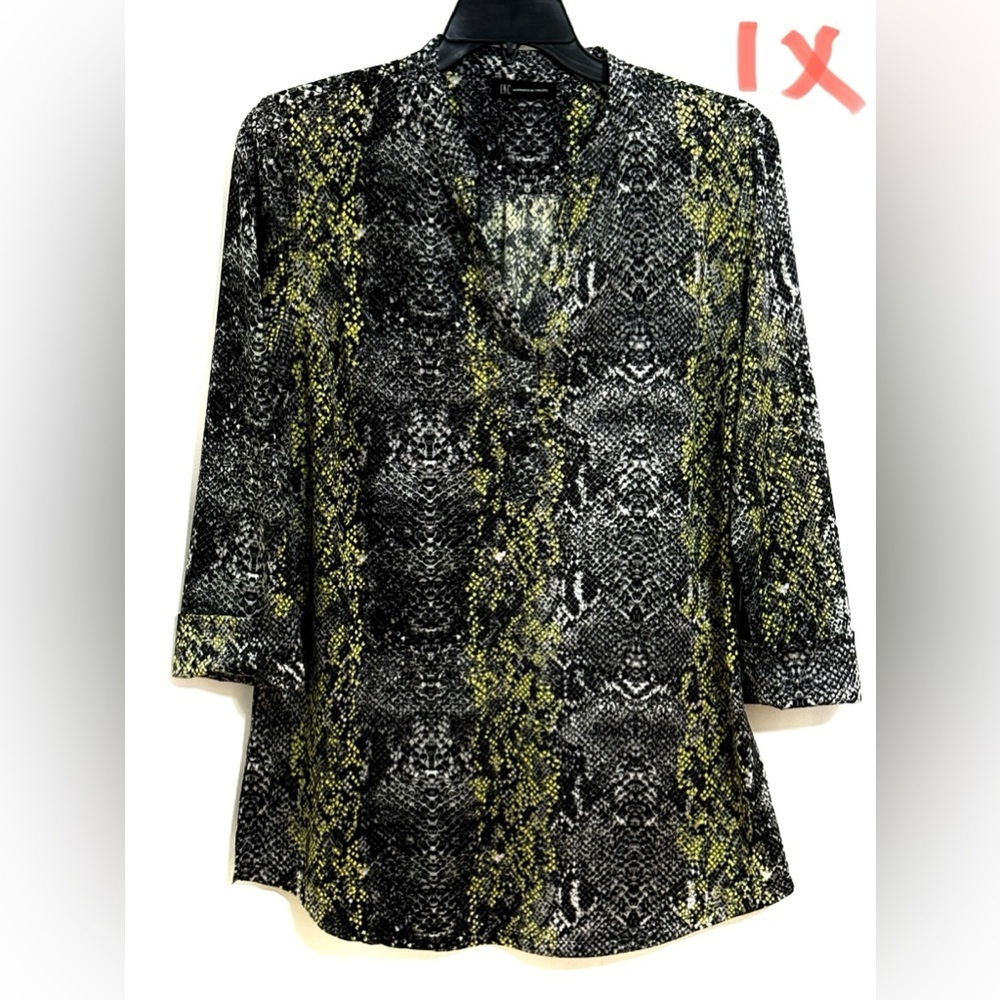 Stylish Black and Green Women's Top